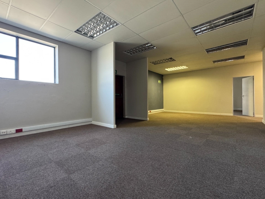 To Let Commercial Property for Rent in Worcester Western Cape